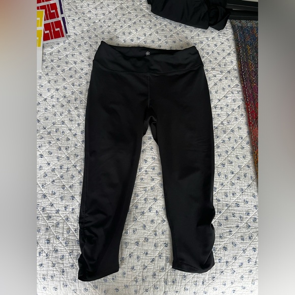 Gaiam Ruched ¾ Leggings - Picture 1 of 3